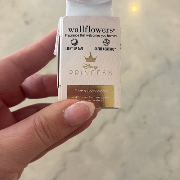 Bath and Body Works Disney Princess Cinderella Slipper Light Up Wallflower NIB - Picture 2 of 2